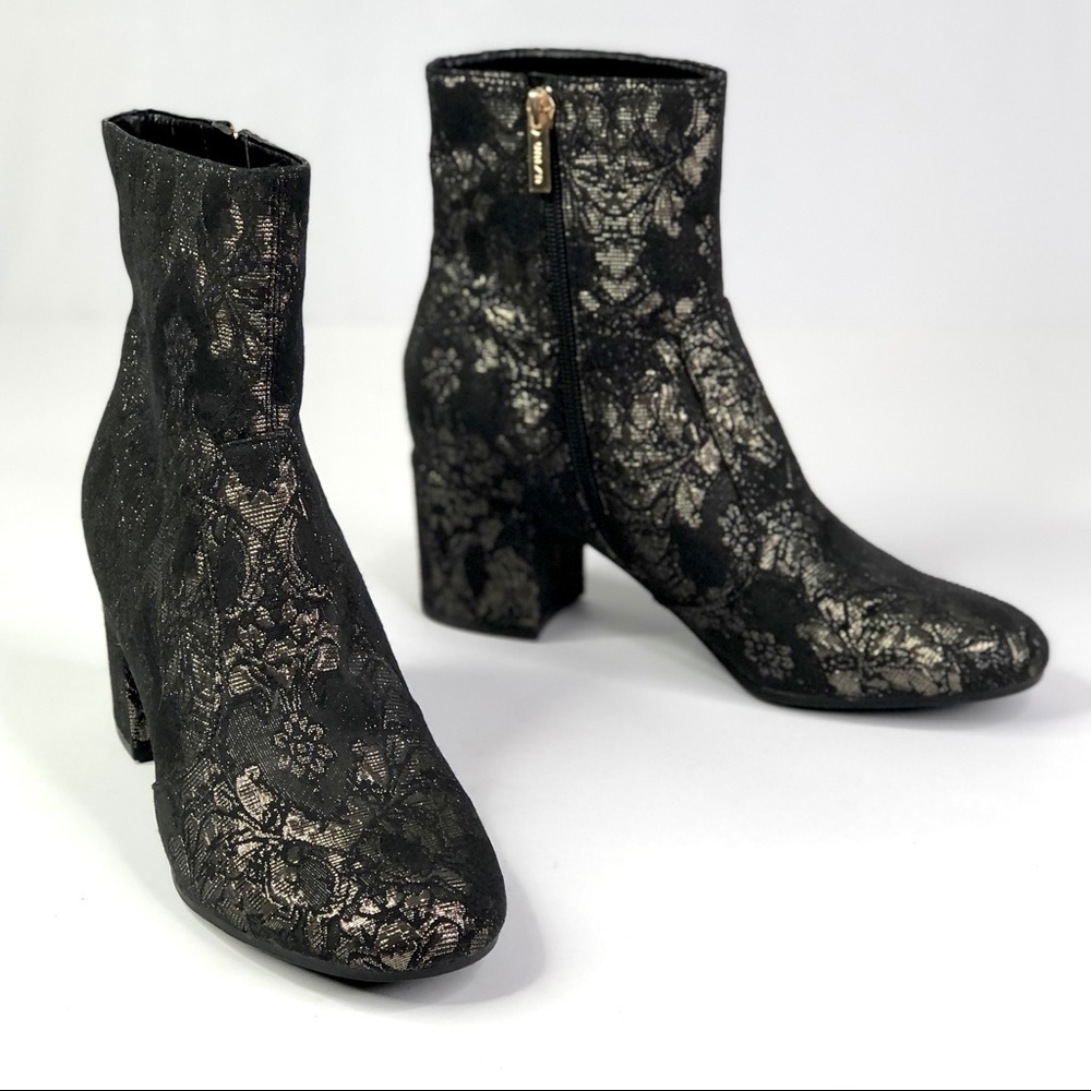 Unisa Unkianna Kianna black gold brocade metallic booties block heel 7.5
